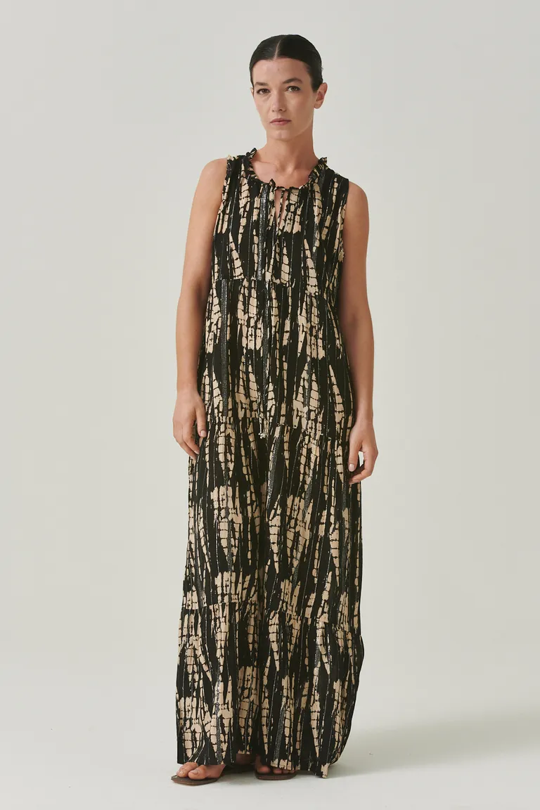 Vestido largo y elegante con estampa de colores vibrantes y diseño sofisticado de Sweet en Vestidos para argentina