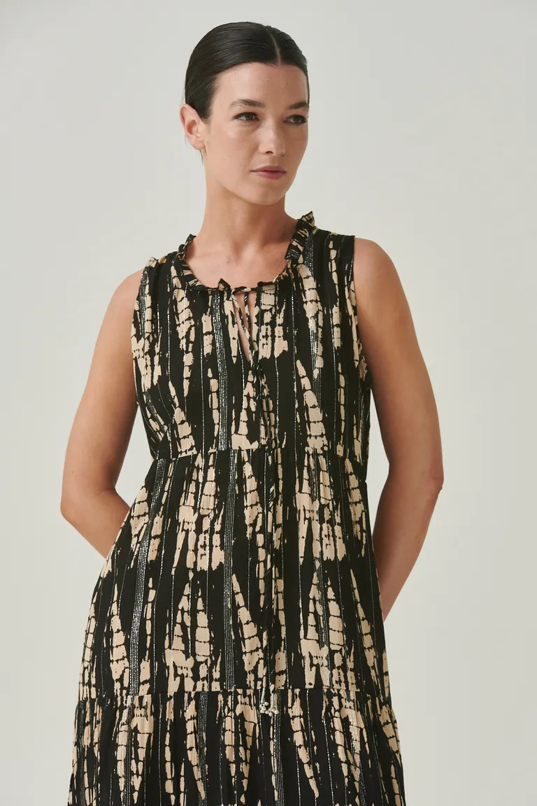 Vestido largo y elegante con estampa de colores vibrantes y diseño sofisticado de Sweet en Vestidos para argentina