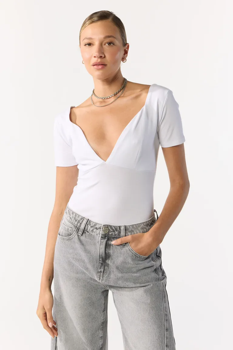 Remera de escote en V en tela de punto para mujer de Cuesta Blanca en Remeras para argentina