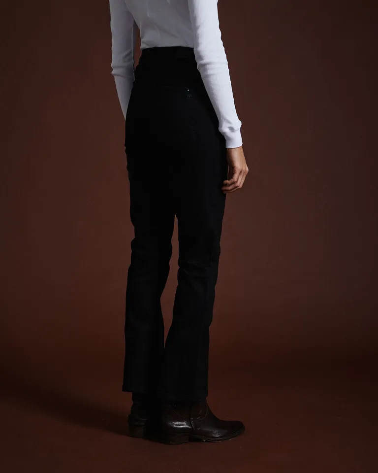 Jean de tiro medio con corte bootcut ajustado en cadera y leve apertura desde la rodilla de Wanama en Pantalones para argentina