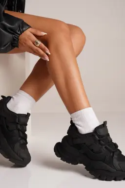 Cazzu negro de Araquina en Zapatillas para argentina
