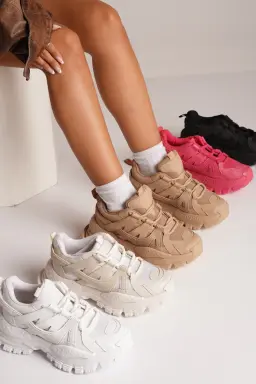 Cazzu negro de Araquina en Zapatillas para argentina