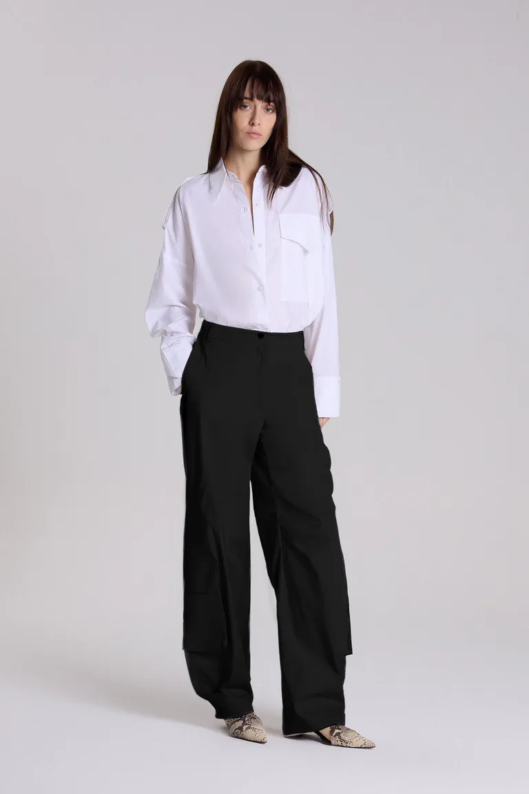 Pantalón de gabardina negro con recortes y bolsillos para mujer de Maria Cher en Pantalones para argentina