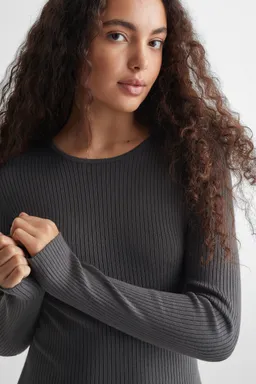 Vestido midi canalé de Mango Teen en Vestidos para argentina
