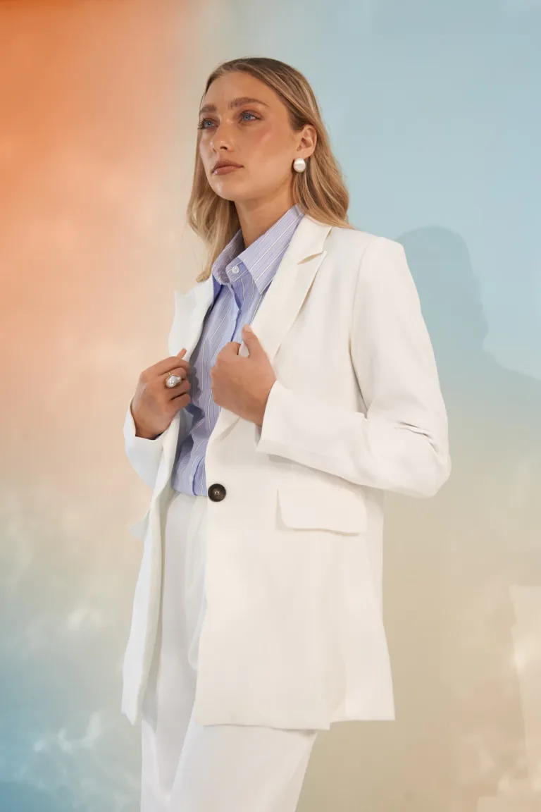 Blazer blanco de corte elegante para mujeres de Apricot en Blazers para argentina