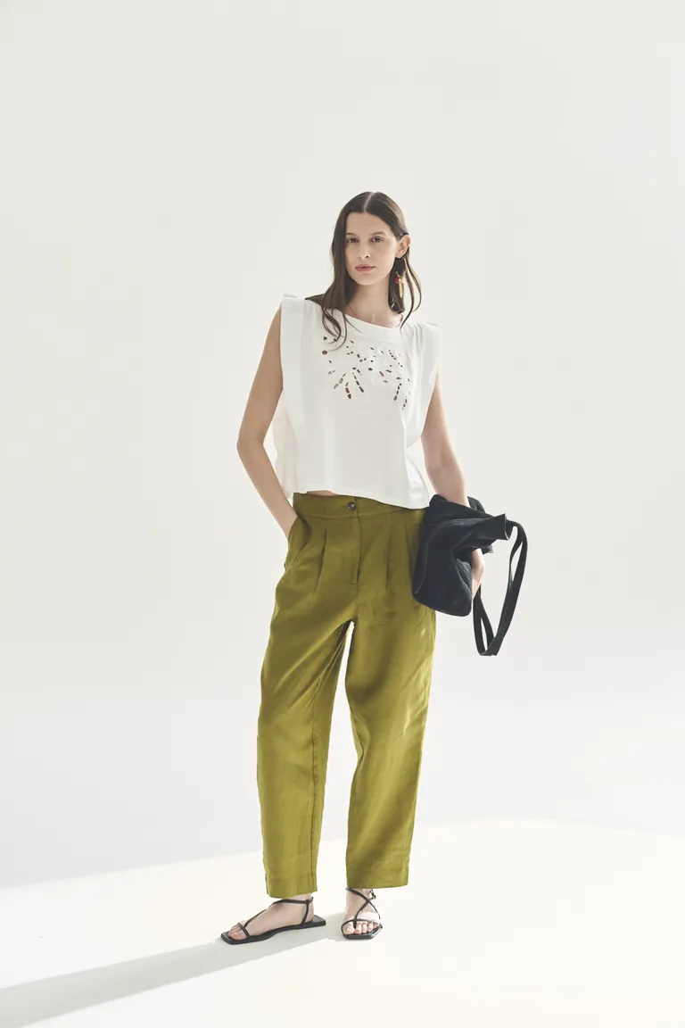 Pantalón Janette: Prenda de diseño casual y elegante para el día a día de Akiabara en Pantalones para argentina