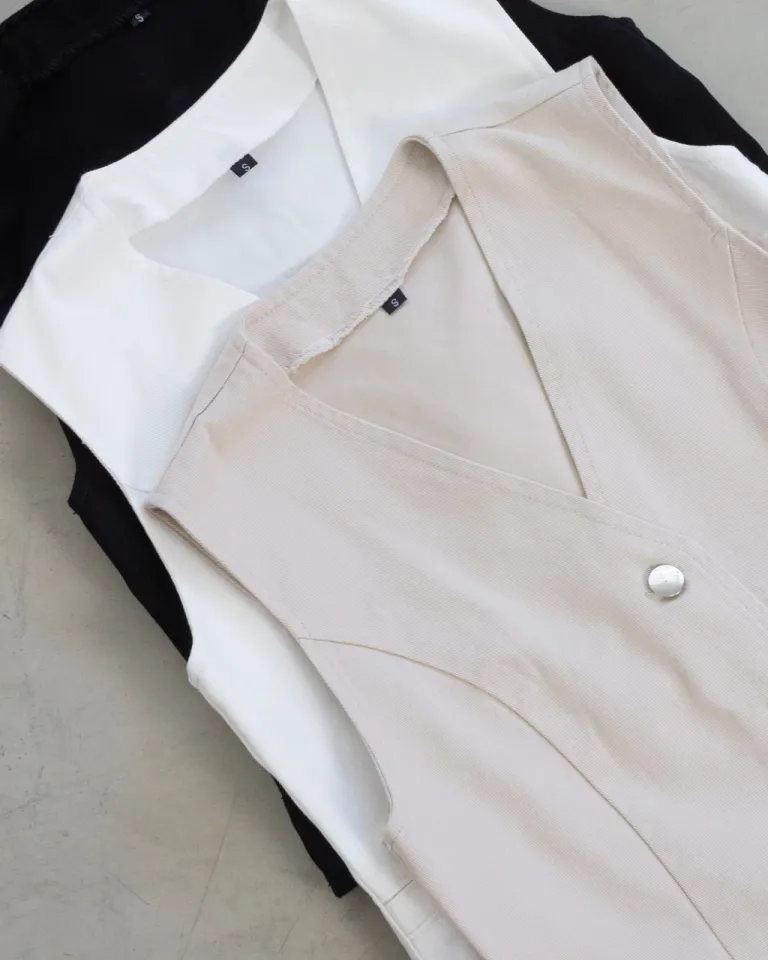 Chaleco sin mangas con botones de metal, perfecto para un look sofisticado y elegante de Sky en Chalecos para argentina