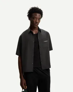 Camisa boxy bordada de Bershka en Camisas para argentina