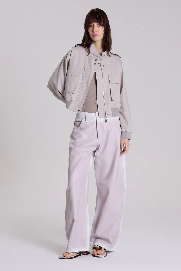 Pantalón rosa con pliegues, estilo jeanero, cintura media de Maria Cher en Pantalones para argentina