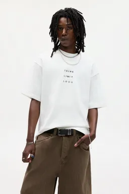 Remera think limit less de Pull&Bear en Remeras y Polos para argentina