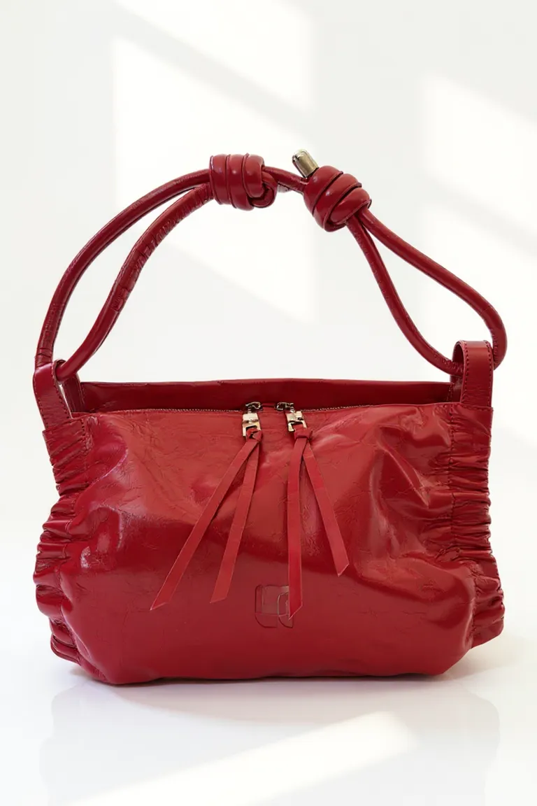 Bandolera de cuero roja con correas ajustables y bolsillo interno de Maria Cher en Bolsos y Carteras para argentina