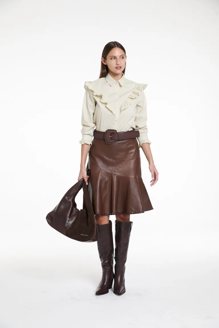 Falda midi con volado inferior y detalle de costuras de Justaosadia en Faldas para argentina