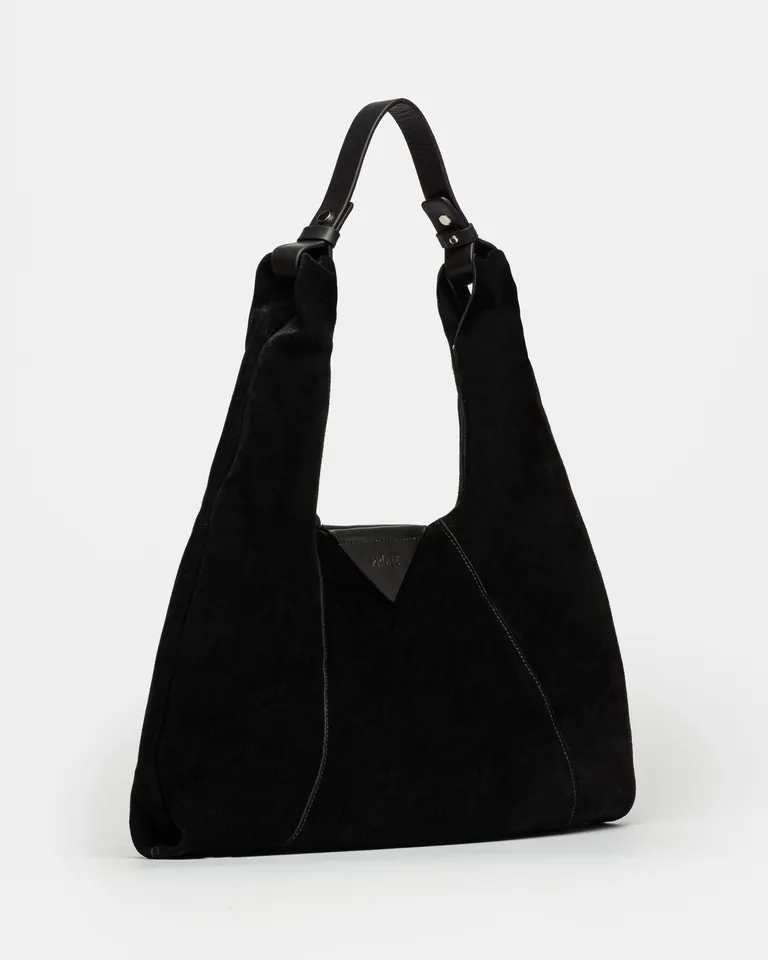 Cartera de hombro informal en gamuza negra con amplio espacio interior de Prüne en Bolsos y Carteras para argentina