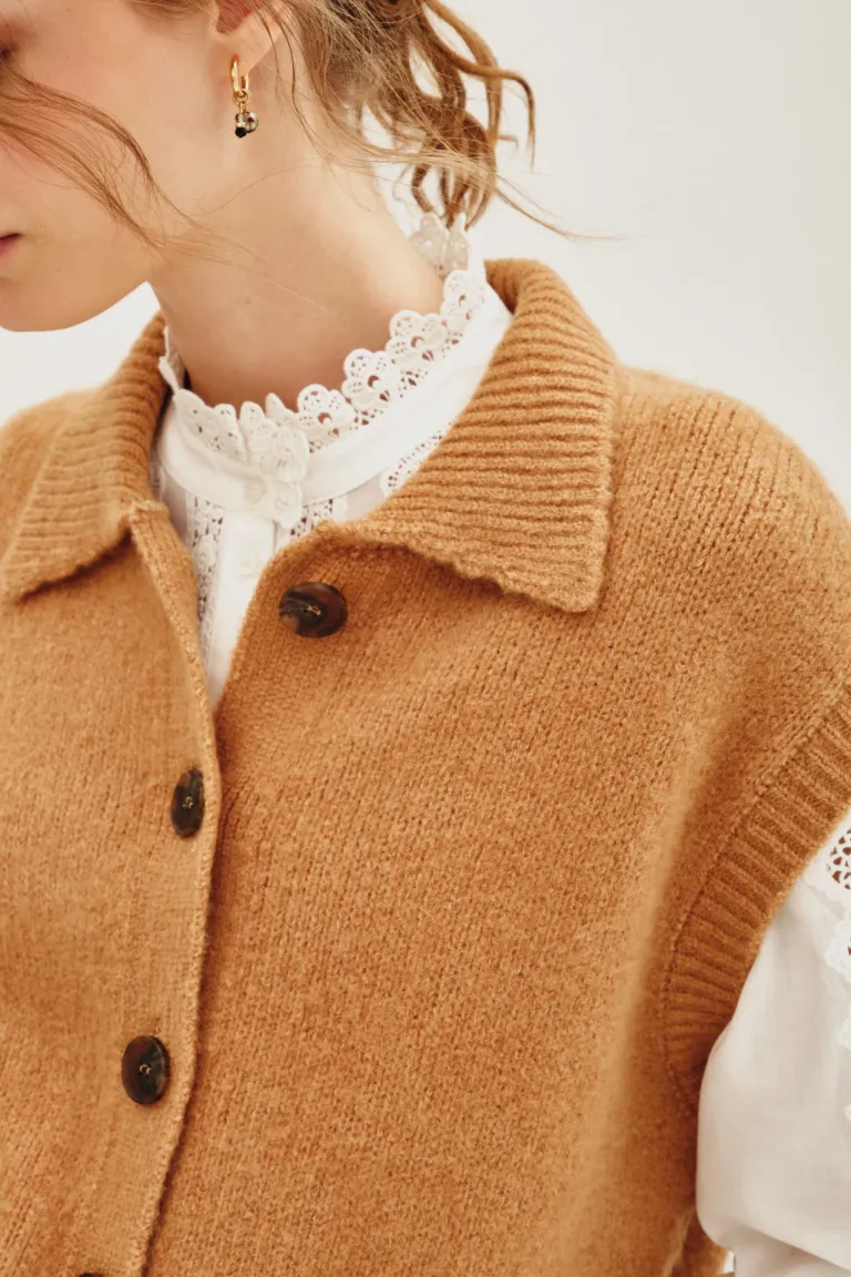 Chaleco tejido con cuello camisero y botones frontales de corte relajado de Rapsodia en Chalecos para argentina