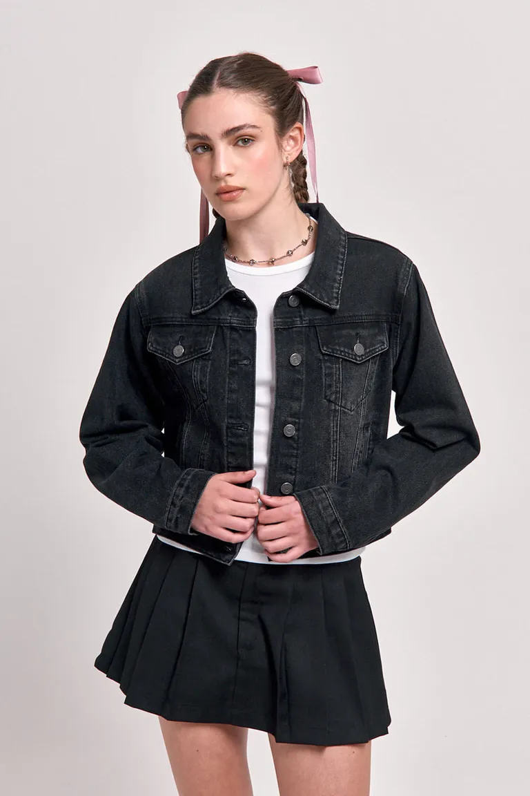 Campera de gabardina con cuello clásico, cierre de botones, bolsillos frontales con solapa y corte recto urbano de 47 Street en Chaquetas para argentina