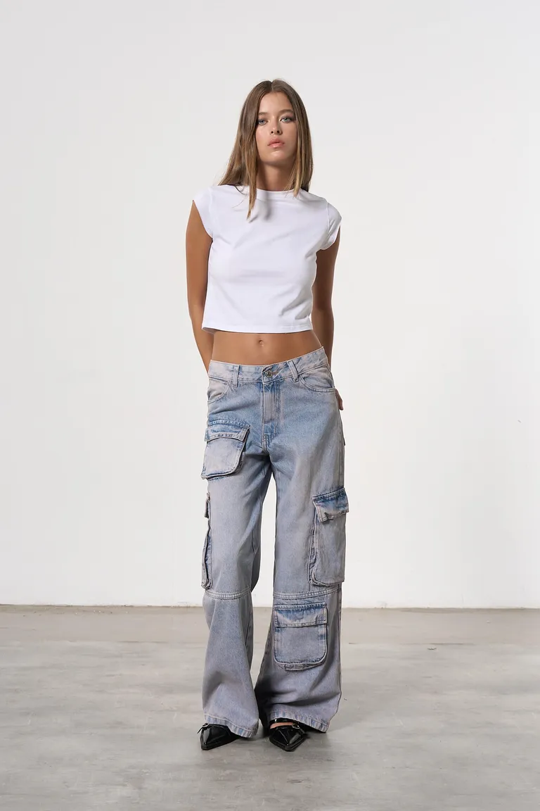 Jean denim cargo ray ancho de Magda en Pantalones para argentina