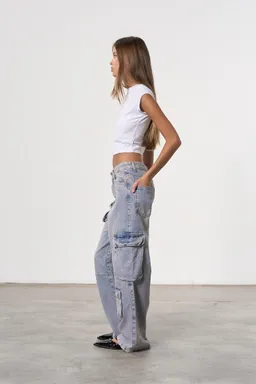Jean denim cargo ray ancho de Magda en Pantalones para argentina
