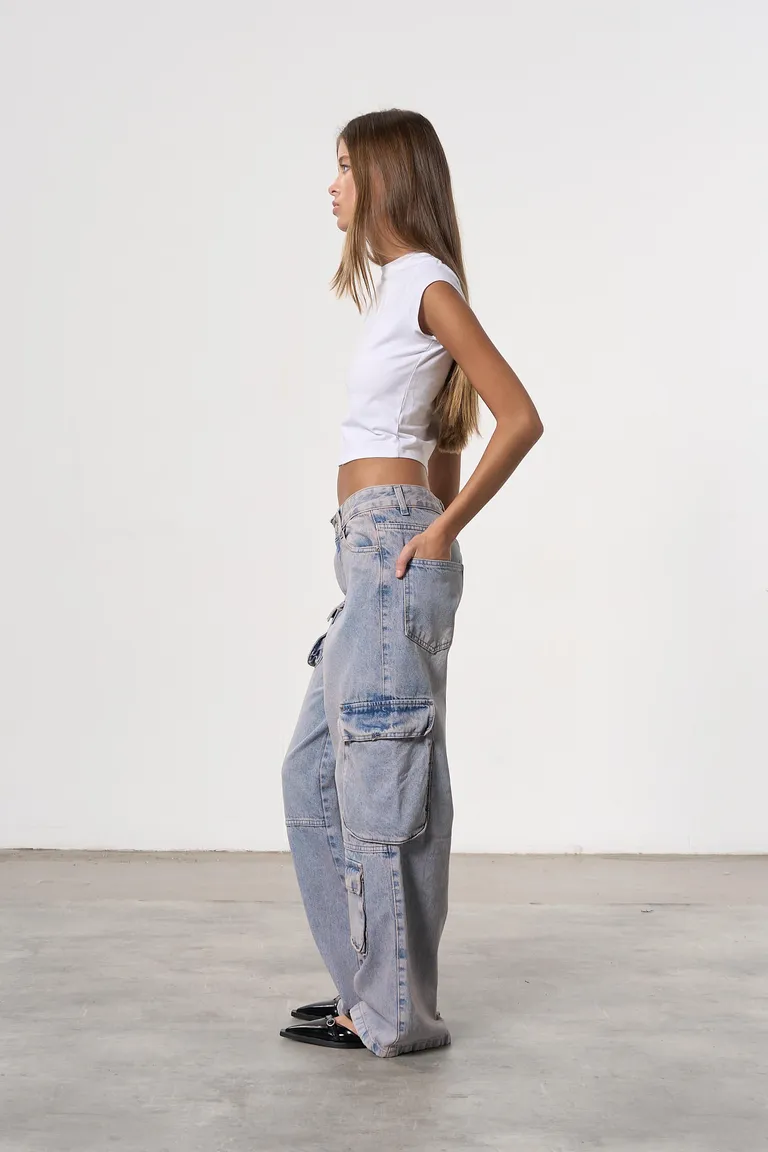 Jean denim cargo ray ancho de Magda en Pantalones para argentina