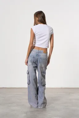 Jean denim cargo ray ancho de Magda en Pantalones para argentina