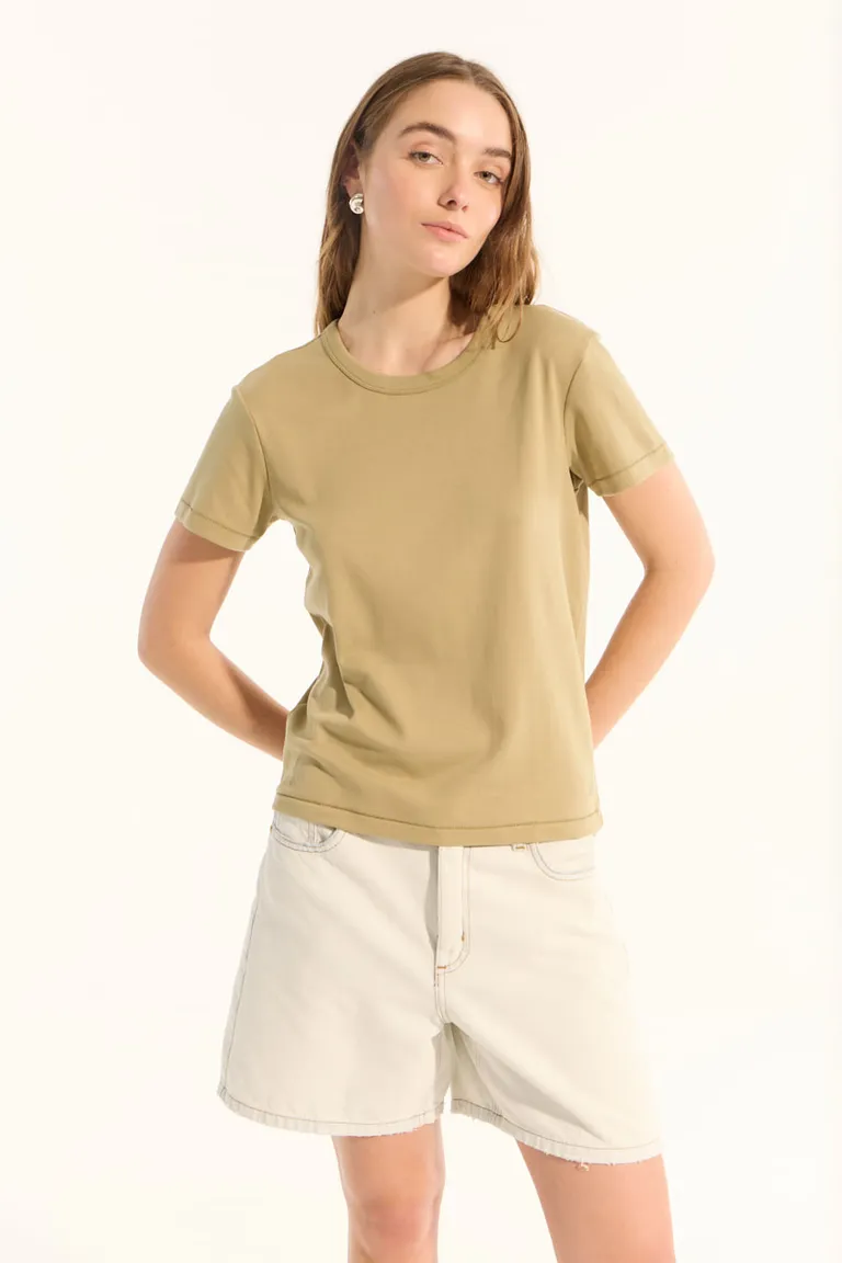 Remera de manga corta y escote redondo, prenda básica y cómoda para el día a día de Portsaid en Remeras para argentina