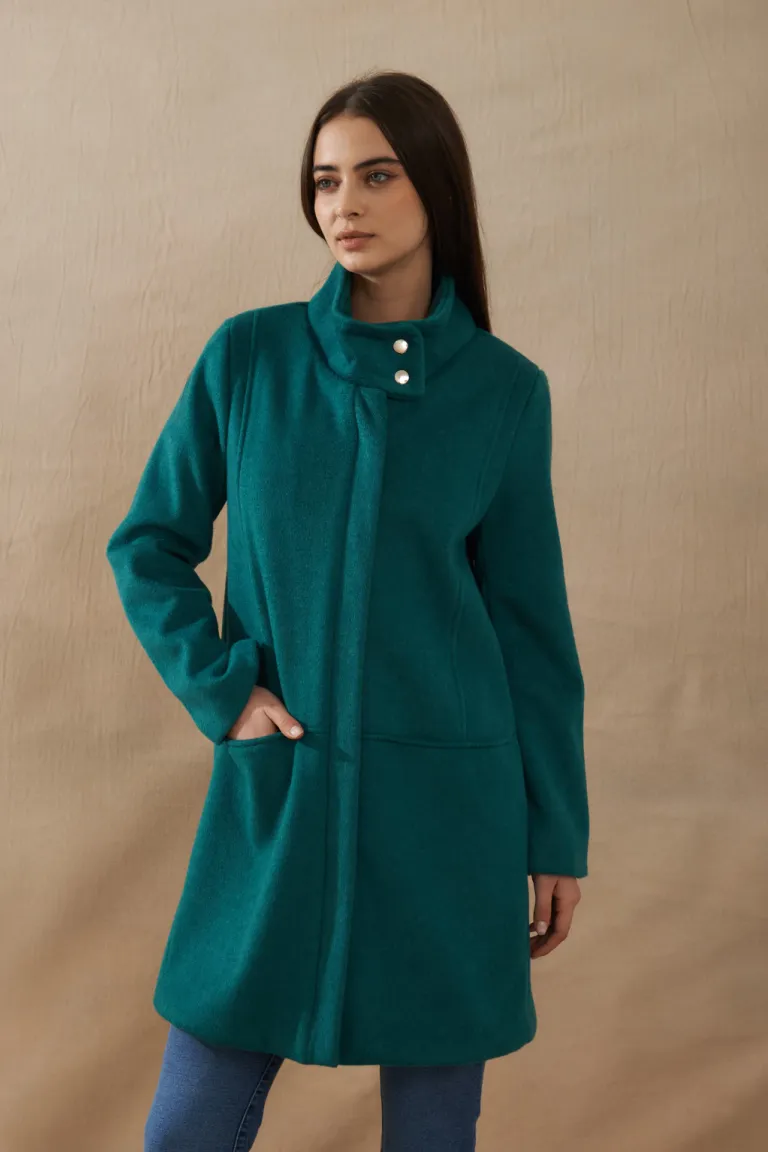 Tapado de lana verde de corte elegante y acabado impecable de Apricot en Tapados para argentina