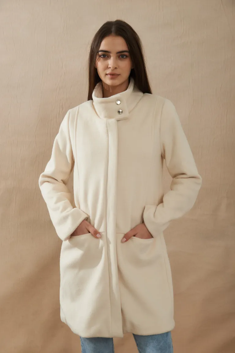 Tapado de lana verde de corte elegante y acabado impecable de Apricot en Tapados para argentina