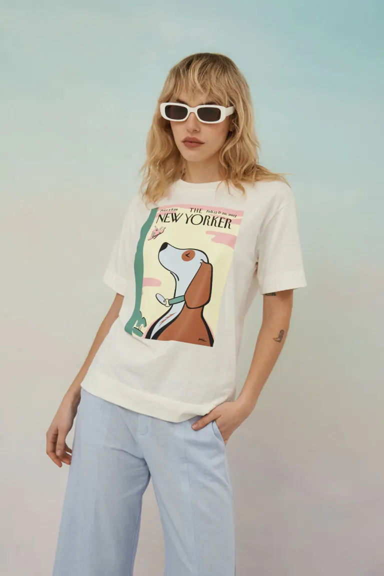 Remera con estampado de la revista New Yorker - Prenda versátil y de tendencia de Apricot en Remeras para argentina