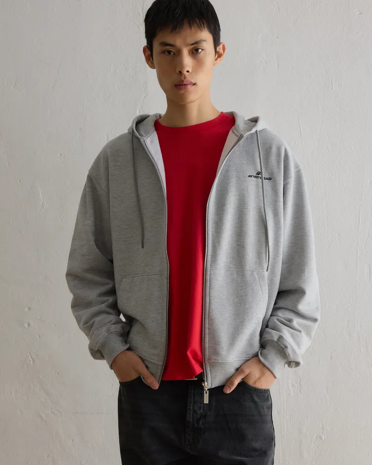 Buzo con capucha y bolsillo canguro, corte boxy y acabado rústico de Ay Not Dead en Buzos y Sweaters para argentina