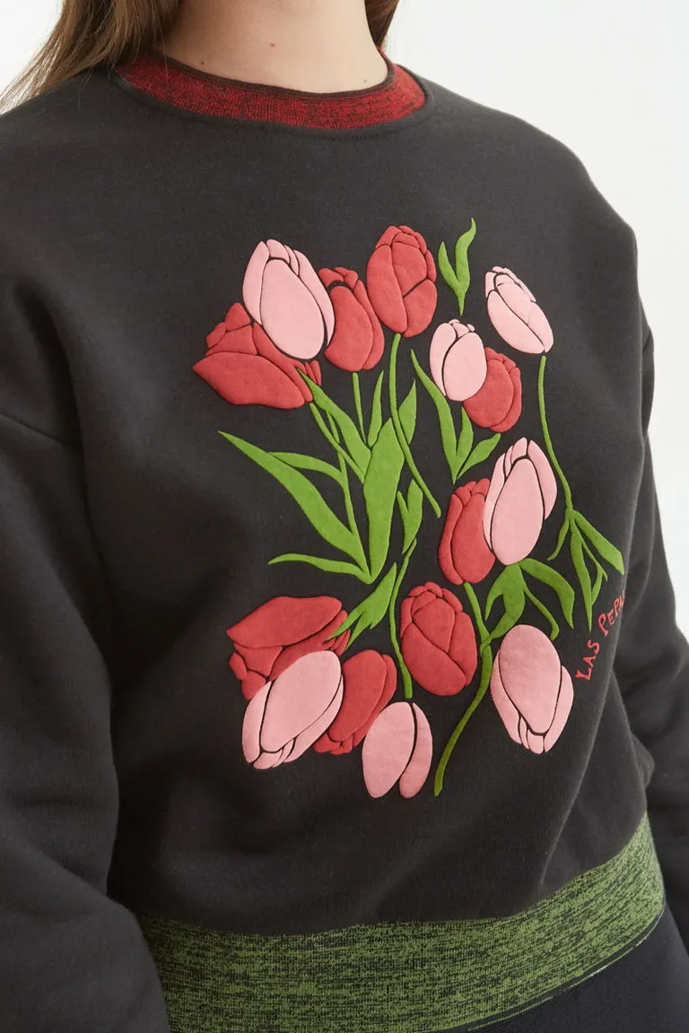 Buzo manga larga con estampa de flores en relieve, cuello redondo y terminaciones en tejido acanalado de Las Pepas en Buzos y Sweaters para argentina