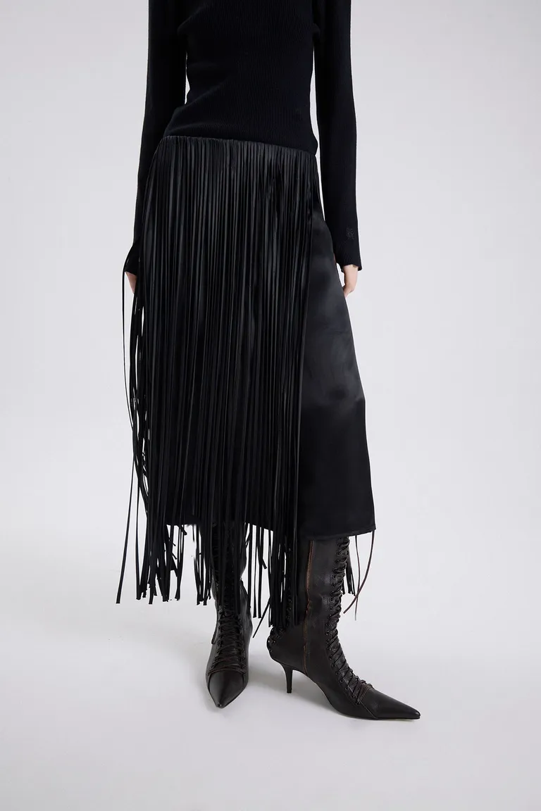 Pollera midi con flecos largos y cierre lateral invisible de Maria Cher en Faldas para argentina