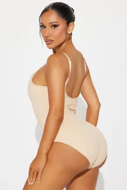 Body moldeador esculpeme cintura de Fashion Nova en Ropa Interior y Medias para argentina