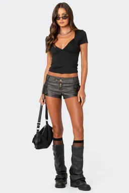 Short cargo micro efecto cuero de Edikted en Shorts para argentina