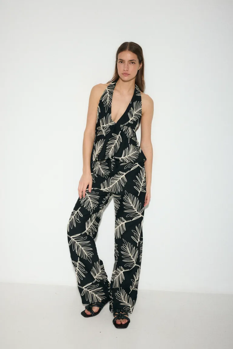 Pantalón Ludvika bordado en estampado de hojas, de corte recto y tiro bajo de Audaz en Pantalones para argentina