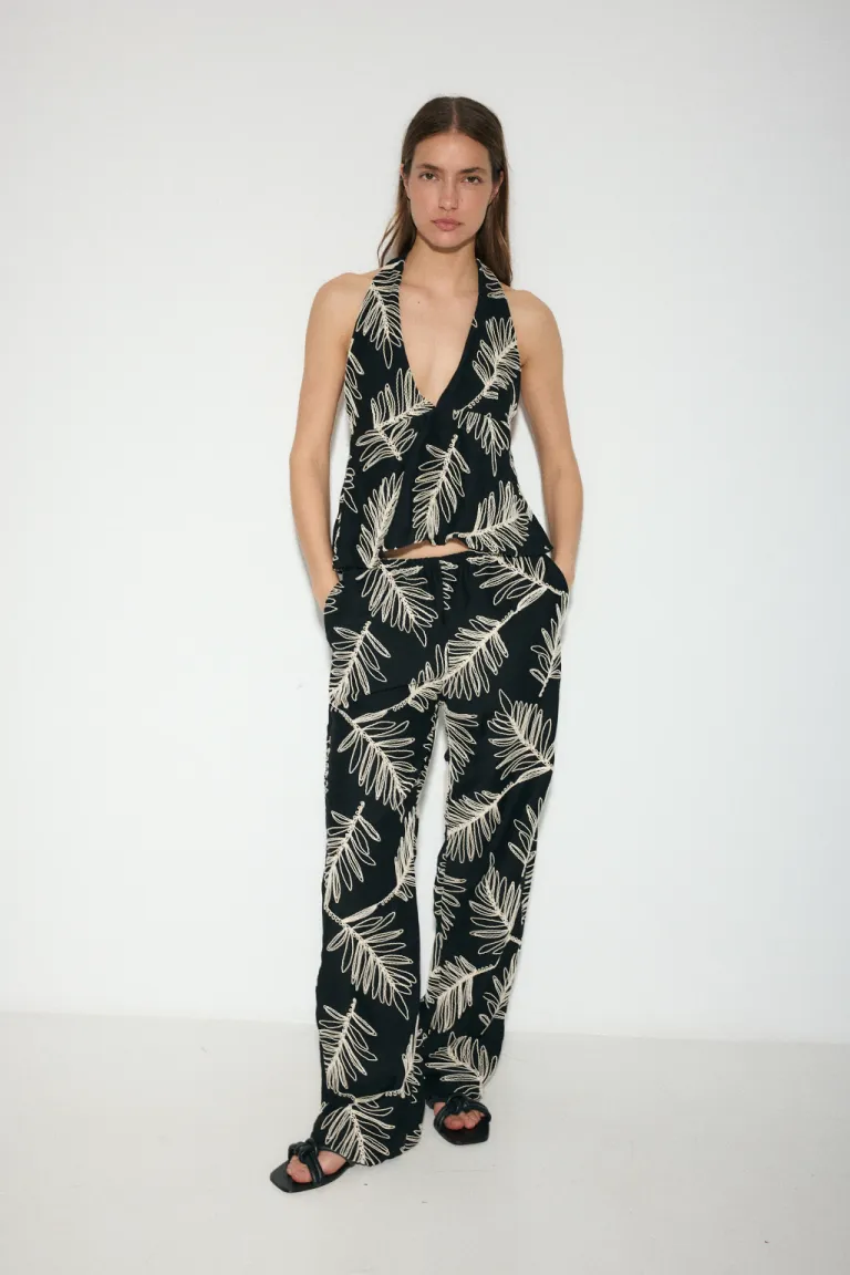 Pantalón Ludvika bordado en estampado de hojas, de corte recto y tiro bajo de Audaz en Pantalones para argentina