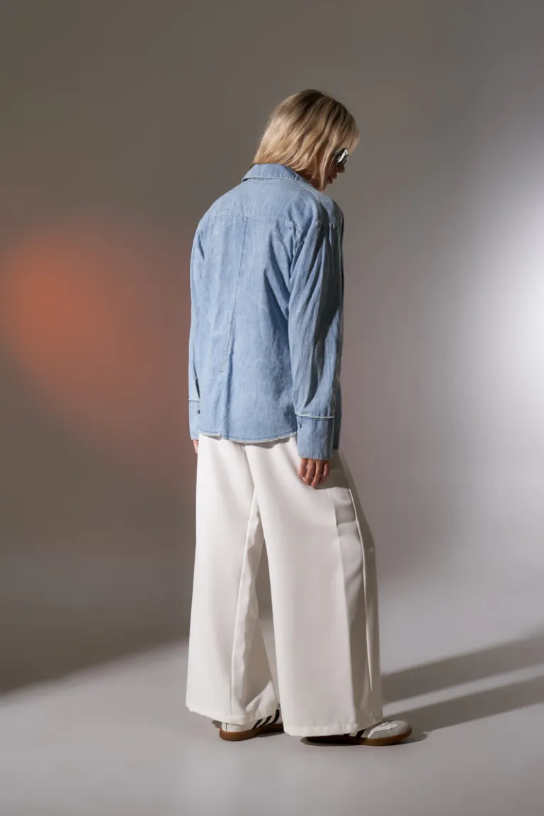 Camisa carpenter de mujer en tonos azules, de diseño versátil y práctico de Apricot en Camisas para argentina