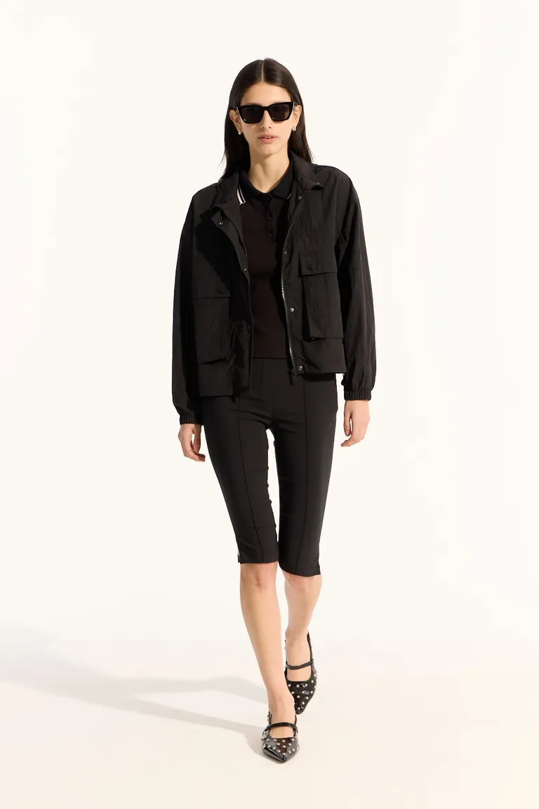 Piloto de calce holgado con capucha incorporada, tela liviana y repelente al agua de Portsaid en Chaquetas para argentina