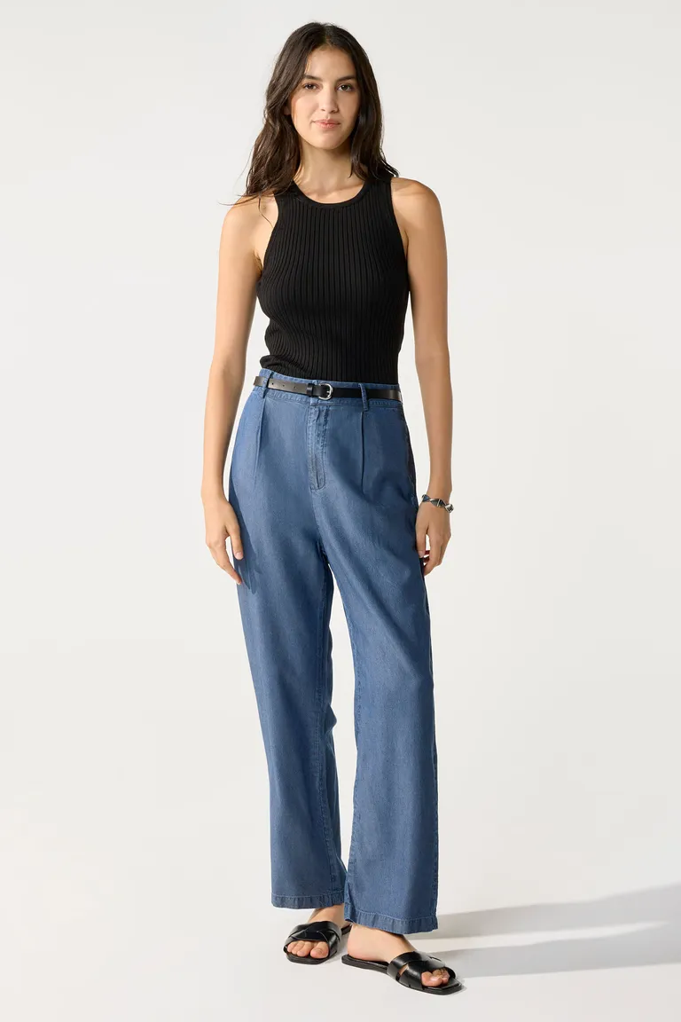 Pantalón recto de liocel con cintura con presillas y bolsillos laterales de Cuesta Blanca en Pantalones para argentina