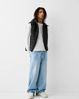 Chaleco capucha acolchado liviano de Bershka en Abrigos y Camperas para argentina