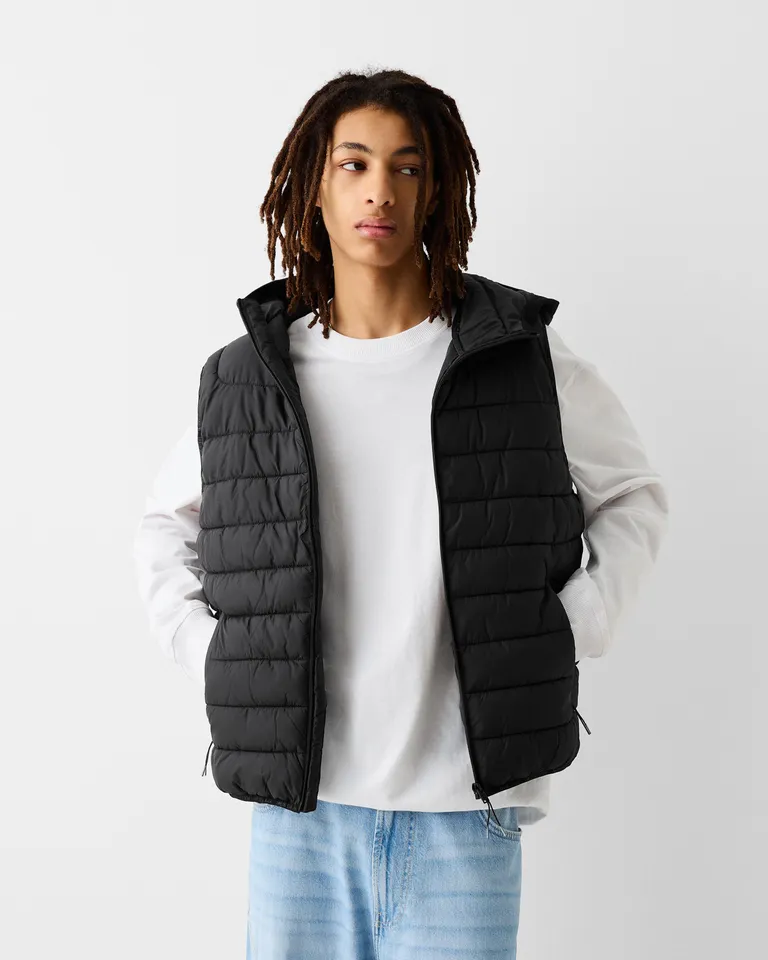 Chaleco capucha acolchado liviano de Bershka en Abrigos y Camperas para argentina