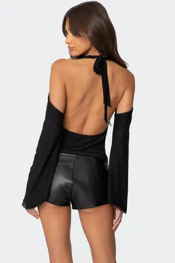 Top cuello halter hombros descubiertos de Edikted en Tops para argentina