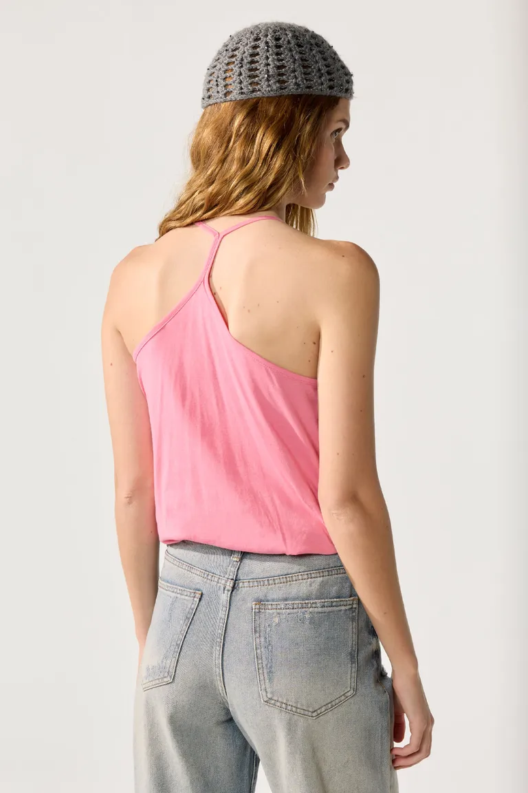 Camiseta de tirantes rosa para mujer, diseño minimalista y elegante de Cuesta Blanca en Tops para argentina