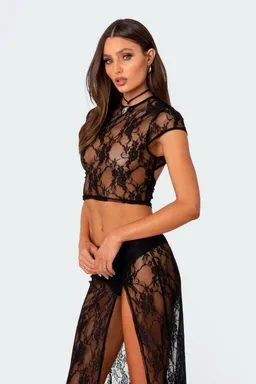 Crop top encaje aura de Edikted en Tops para argentina
