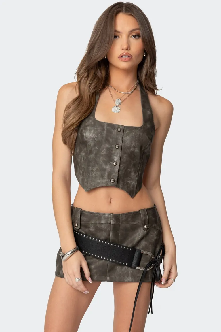 Top halter ecocuero lavado bar de Edikted en Tops para argentina