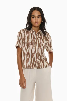 Camisa básica manga corta de Lefties en Camisas para argentina