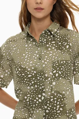 Camisa básica manga corta de Lefties en Camisas para argentina