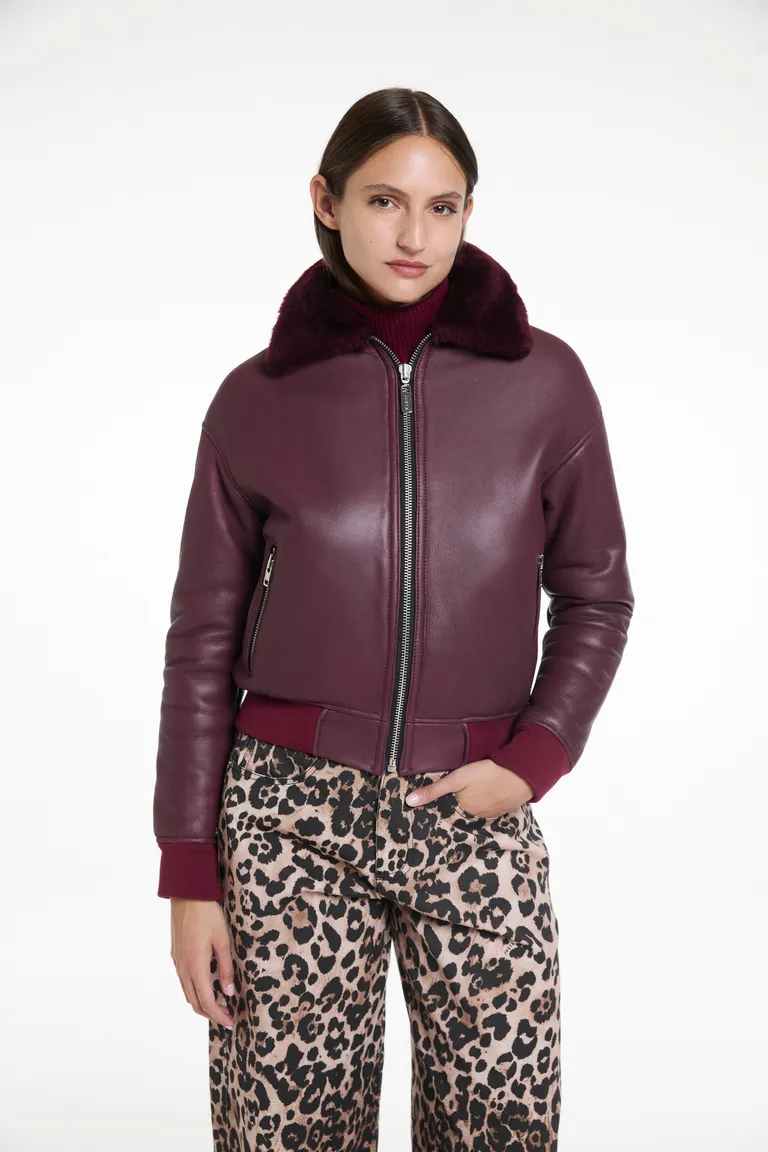 Campera bomber de mujer con cuello de piel sintética, cierre frontal y puños tejidos de Justaosadia en Chaquetas para argentina