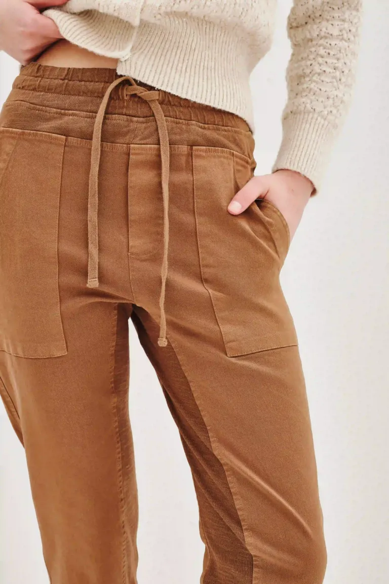 Pantalón de corte recto con cintura regulable y puños elásticos estilo urbano de Rapsodia en Pantalones para argentina