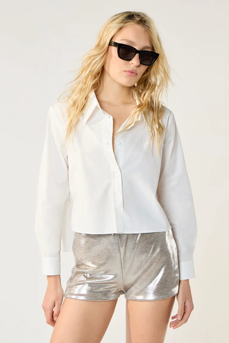 Camisa blanca de manga larga con abotonado frontal para mujer de Cuesta Blanca en Camisas para argentina