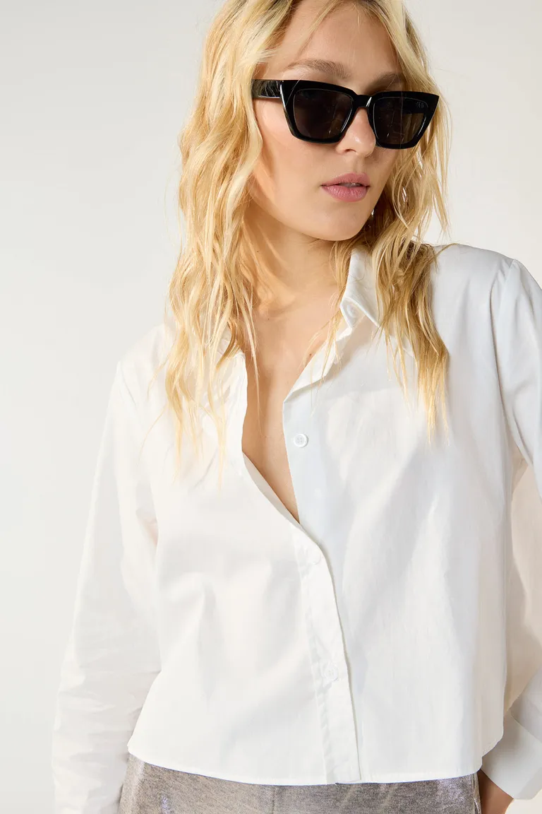 Camisa blanca de manga larga con abotonado frontal para mujer de Cuesta Blanca en Camisas para argentina