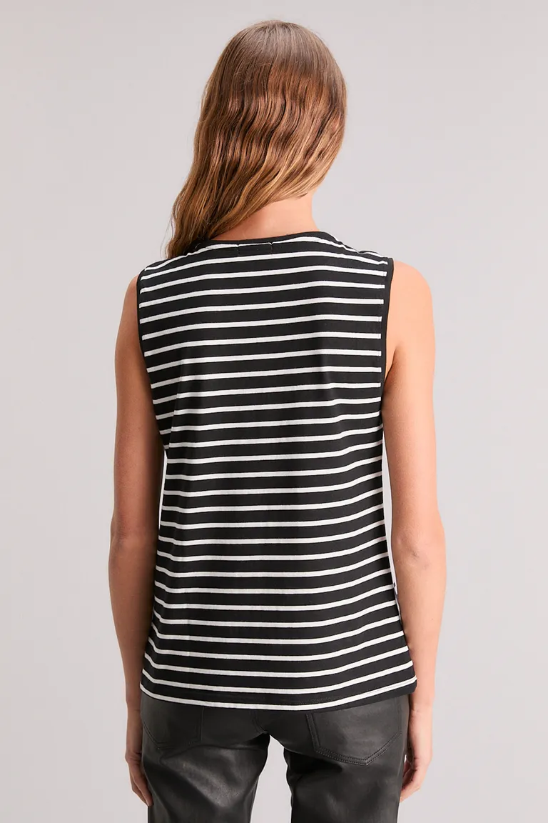 Musculosa de moda con estampado gráfico, ideal para un estilo relajado y urbano de Kosiuko en Remeras para argentina